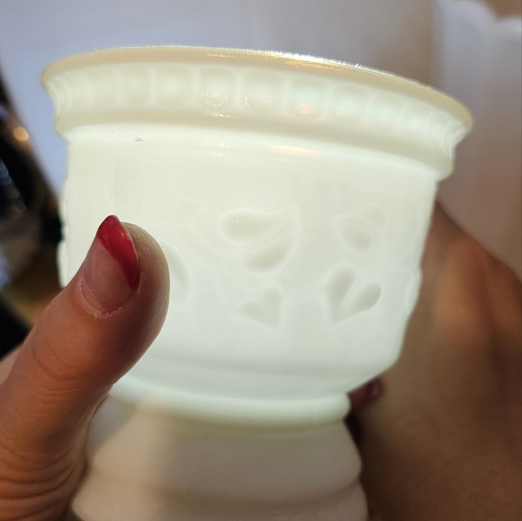 Pair of vintage milkglass heart dishes goblets cups - Picture 6 of 8